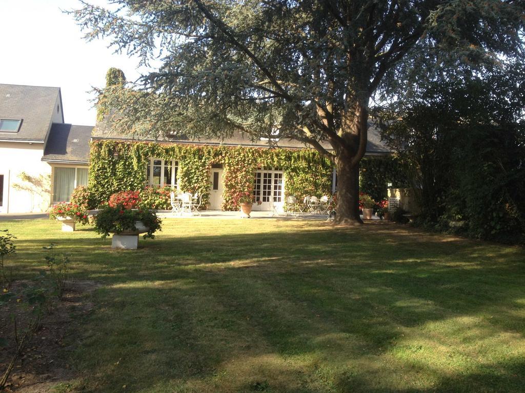 Hotel Le Petit Pont Moncé-en-Belin Exterior foto