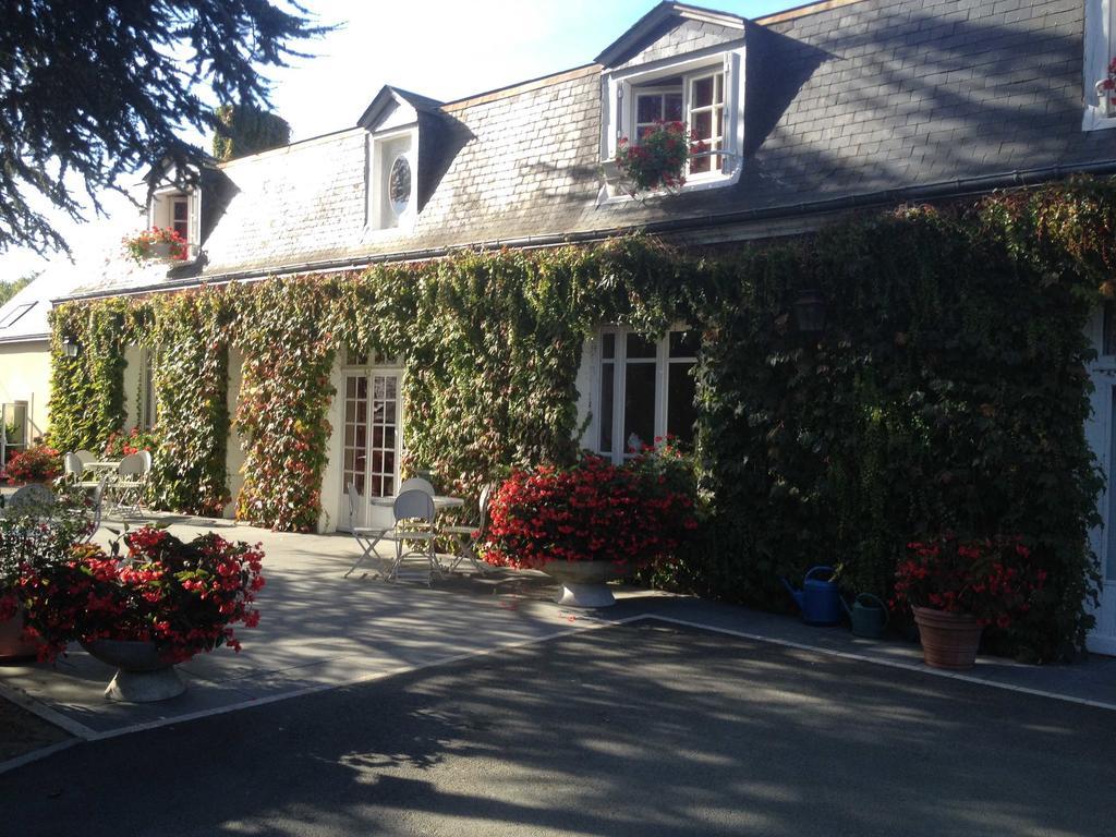 Hotel Le Petit Pont Moncé-en-Belin Exterior foto
